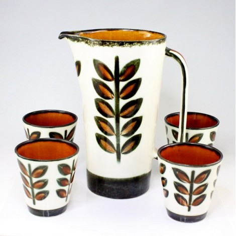 set modernist pentru servirea apei. majolica. atelier Boch Frères . Belgia 1966